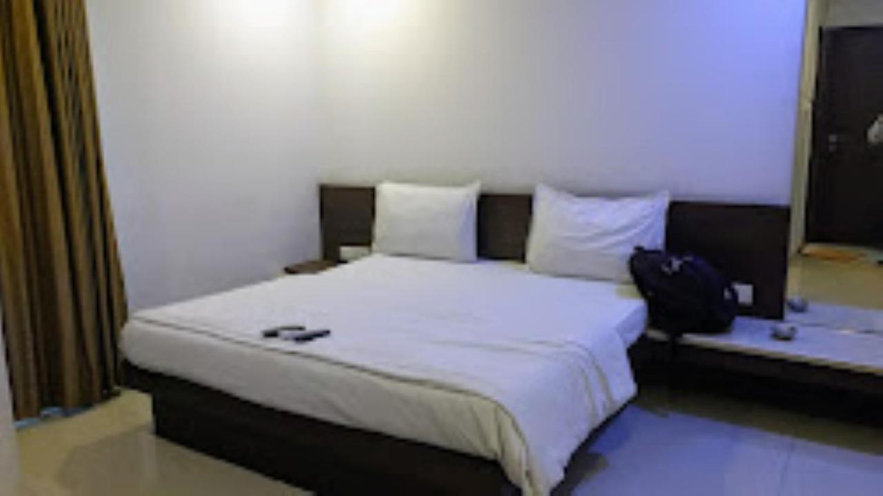 Hotel Sai Saya,נאסיק מראה חיצוני תמונה